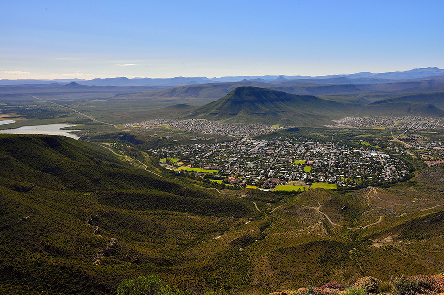 The town of Graaff-Reinet lies in the Valley of Desolation in the northeast Karoo region of the Eastern Cape province in South Africa. Founded in 1786, exactly a century before Johannesburg, it is the fourth-oldest colonially established settlement in South Africa after Cape Town, Stellenbosch and Swellendam. Notable South Africans born in Graaff-Reinet include anti-apartheid activists Robert Sobukwe, Matthew Goniwe and Beyers Naude, artist Helen Martins, 19th-century road builders Andrew Geddes Bain and Thomas Charles John Bain, palaeontologist James Kitching and business mogul Anton Rupert. (South African Tourism, CC BY-2.0)
