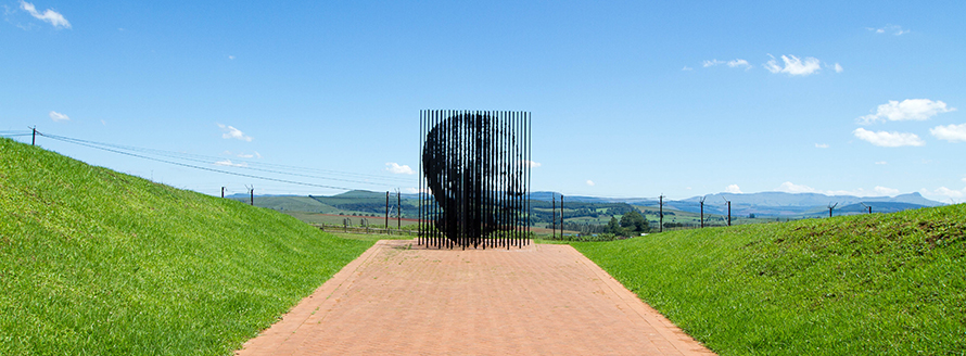 The site near Howick where Nelson Mandela was captured in 1962 is today marked by a steel sculpture of his face, which can only be clearly viewed from a specific angle. (Willem van Valkenburg, CC BY 2.0)
