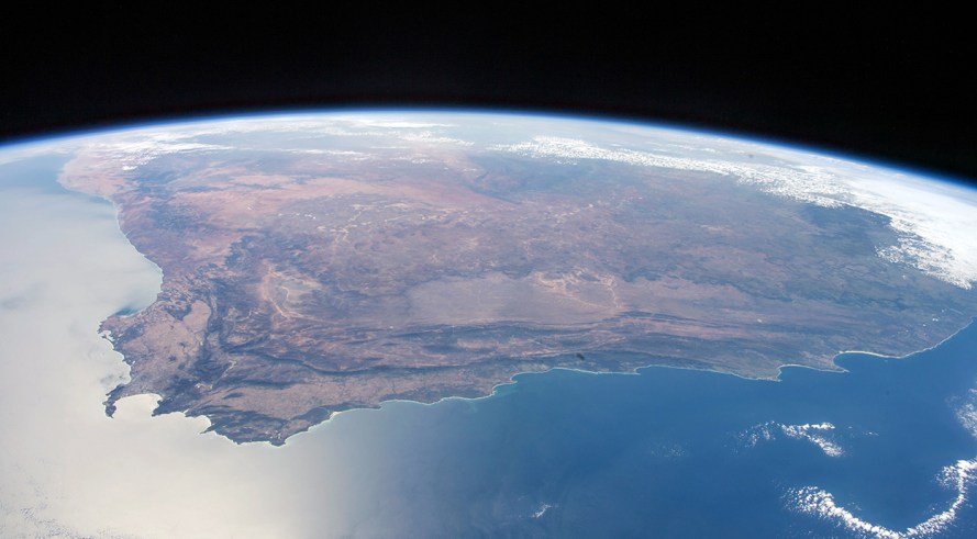 South Africa from space. The crew of the International Space Station captured this view of almost the entire country in April 2016. The Cape peninsula can be seen at lower left, and the coastlines of the Western Cape, Eastern Cape and KwaZulu-Natal towards the right. (Nasa / CC BY NC 2.0)